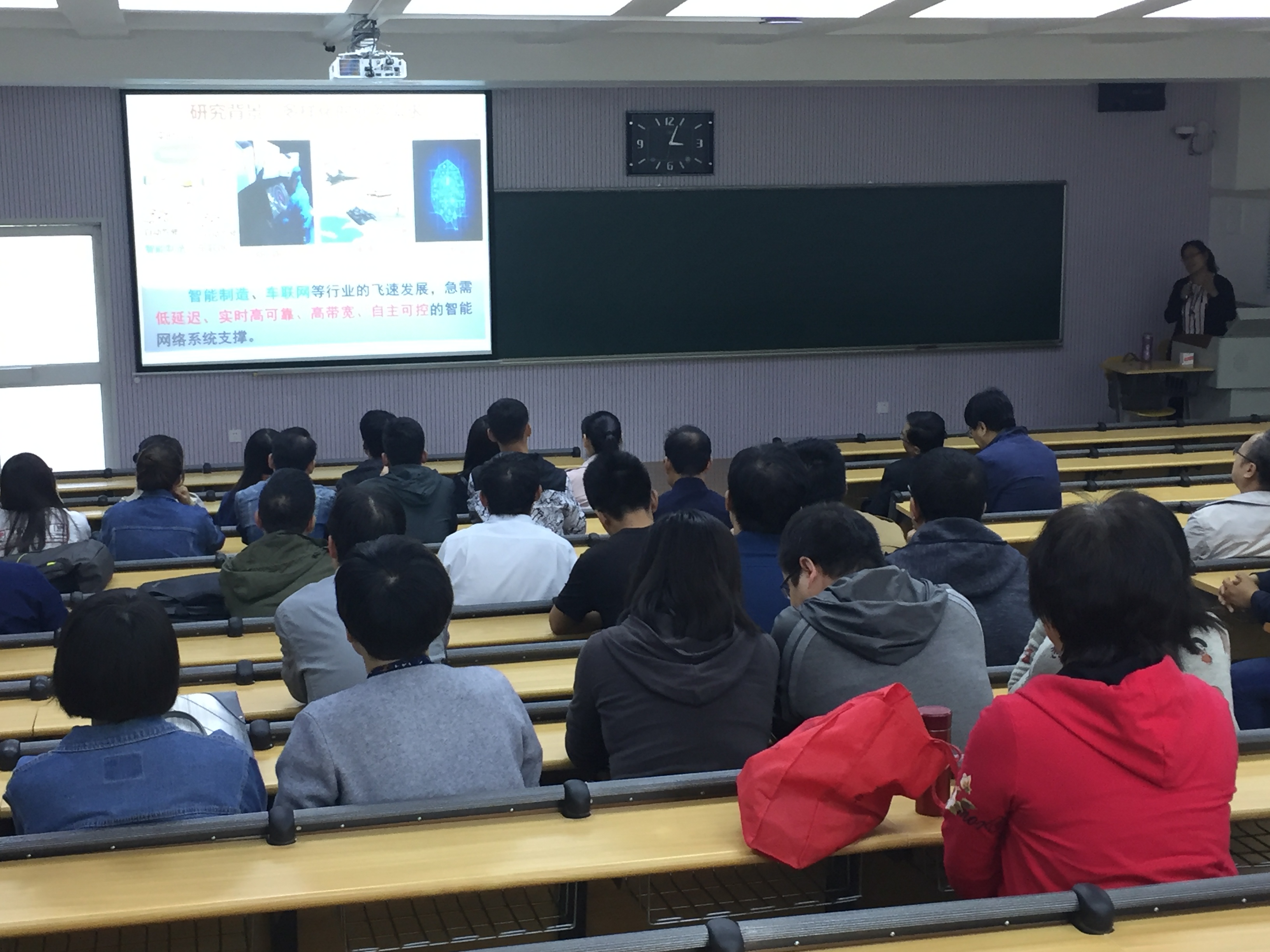 学生师生参加报告会 学生师生参加报告会